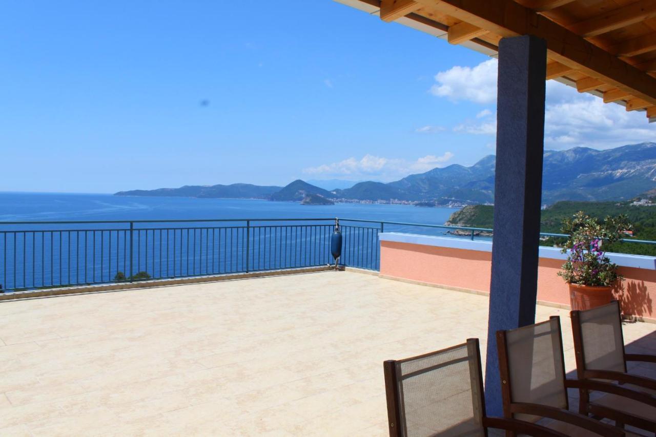 Blue Mediterranean Apartments Sveti Stefan Esterno foto