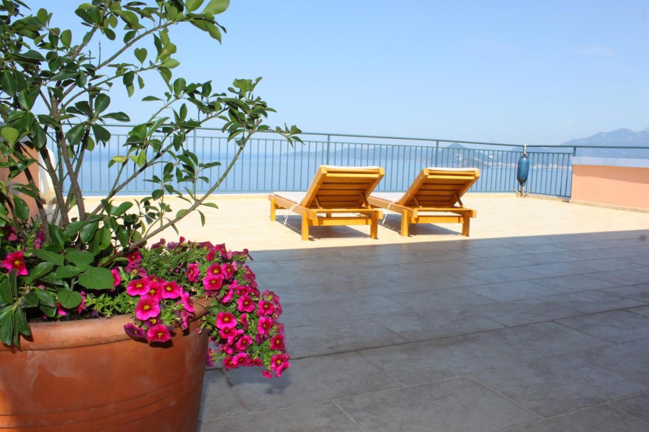 Blue Mediterranean Apartments Sveti Stefan Esterno foto