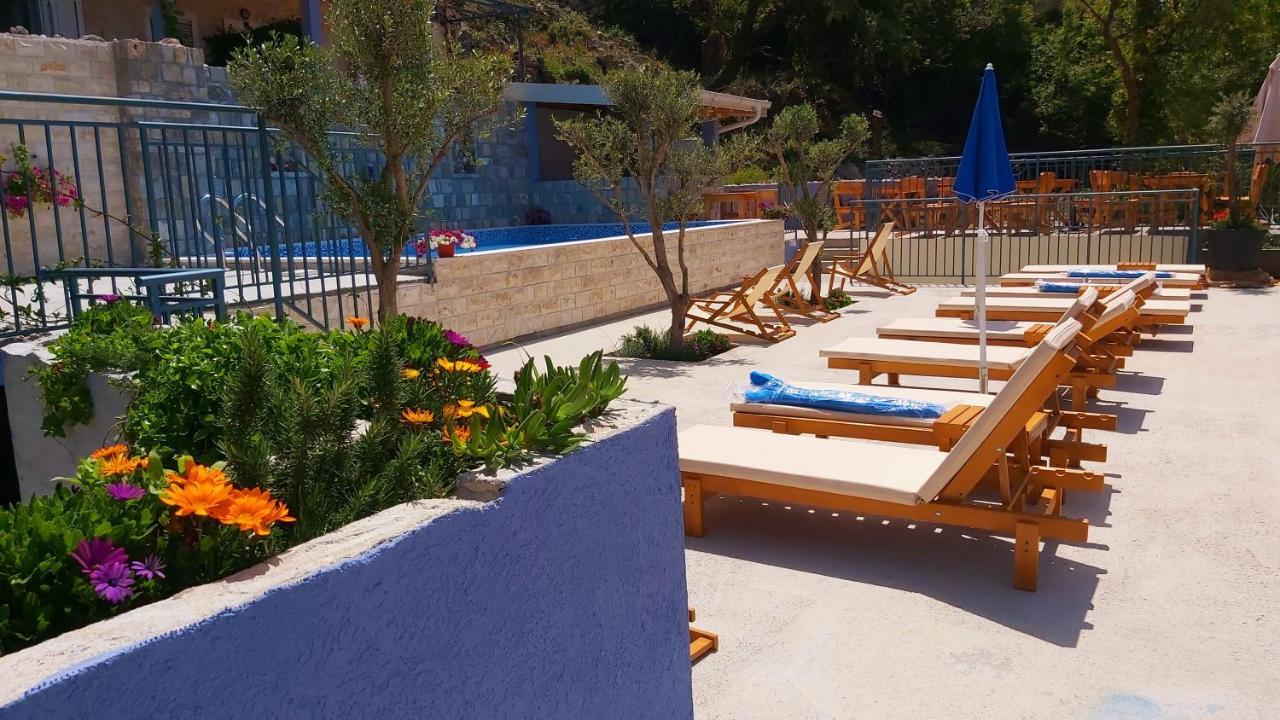 Blue Mediterranean Apartments Sveti Stefan Esterno foto