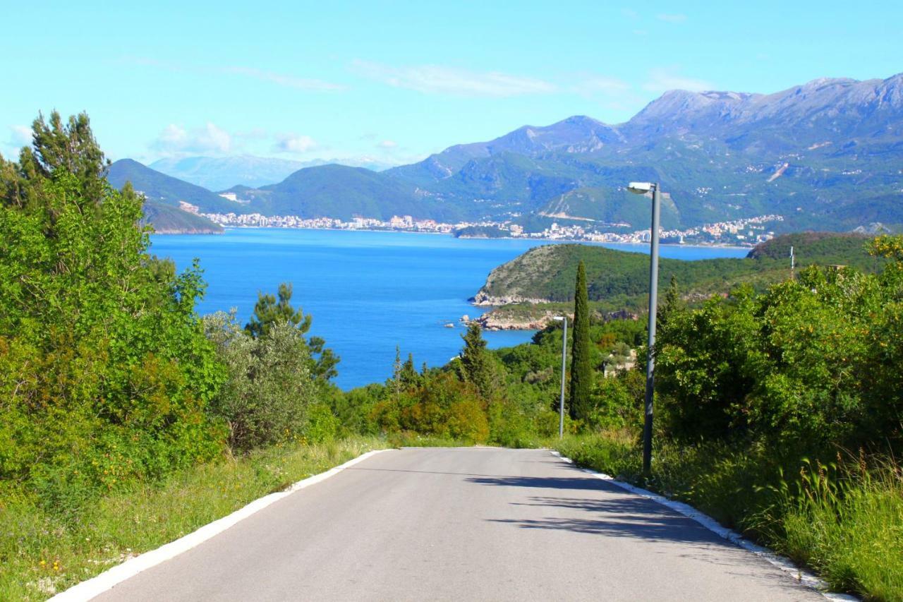 Blue Mediterranean Apartments Sveti Stefan Esterno foto