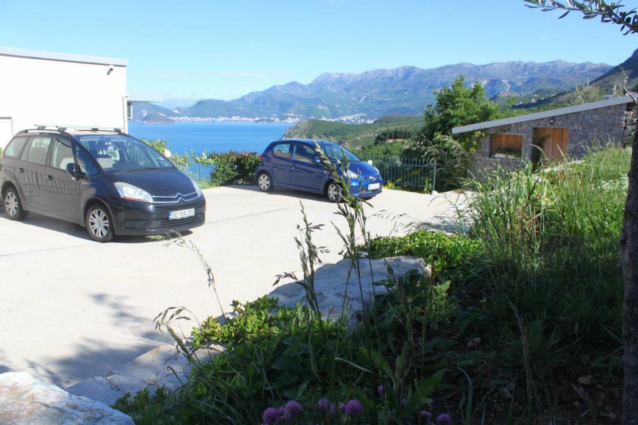 Blue Mediterranean Apartments Sveti Stefan Esterno foto