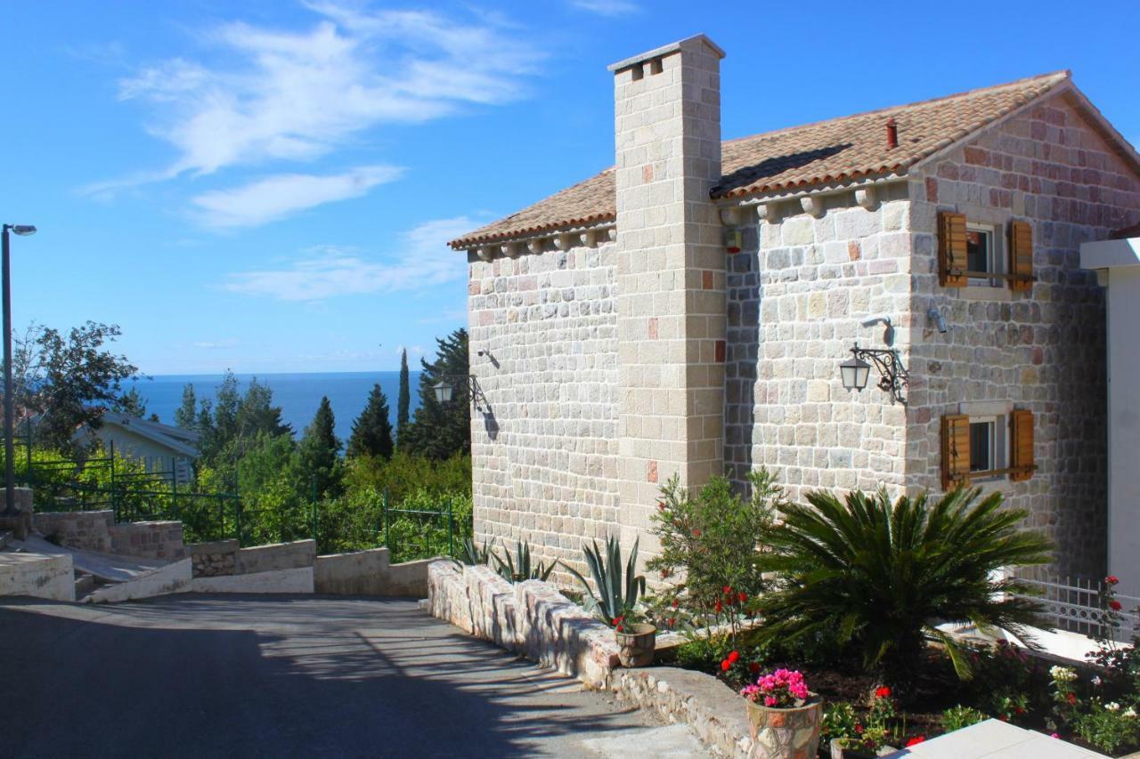 Blue Mediterranean Apartments Sveti Stefan Esterno foto
